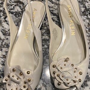 Ann Klein Classic Slingback In Ivory